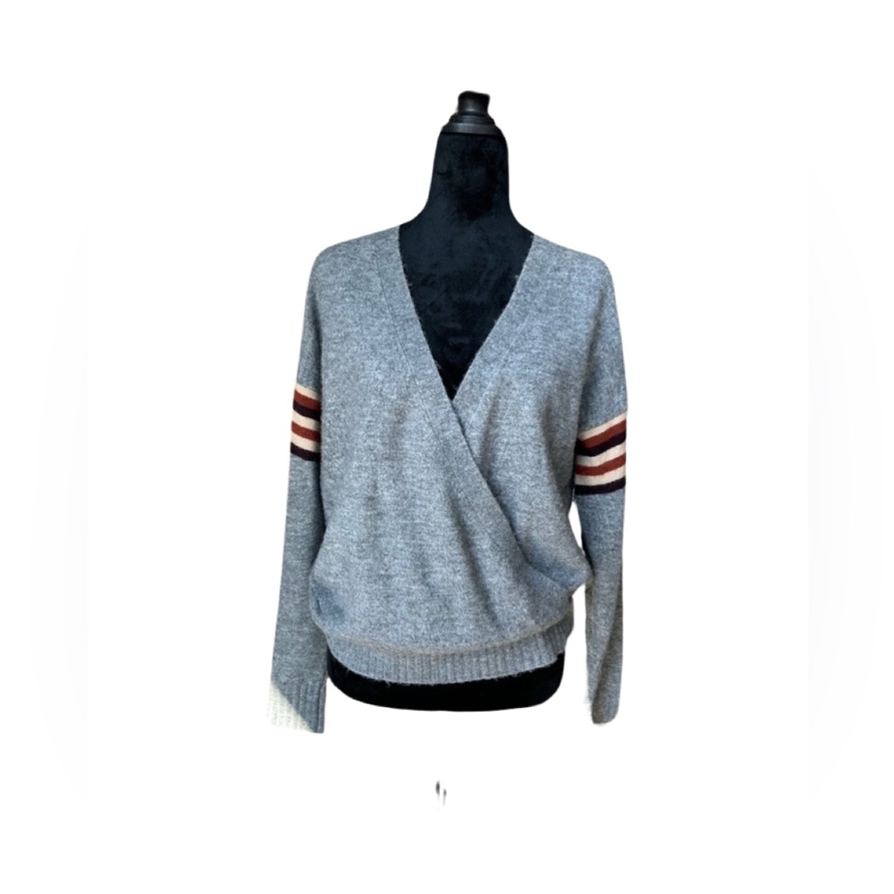 Heartloom mildly fuzzy sweater. Grey. Size Large. Never Worn!